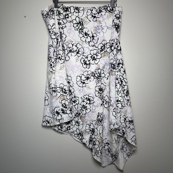 White House Black Market Dresses & Skirts - White House Black Market Women y2k Skirt 214 White Floral Asymmetrical Artsy
